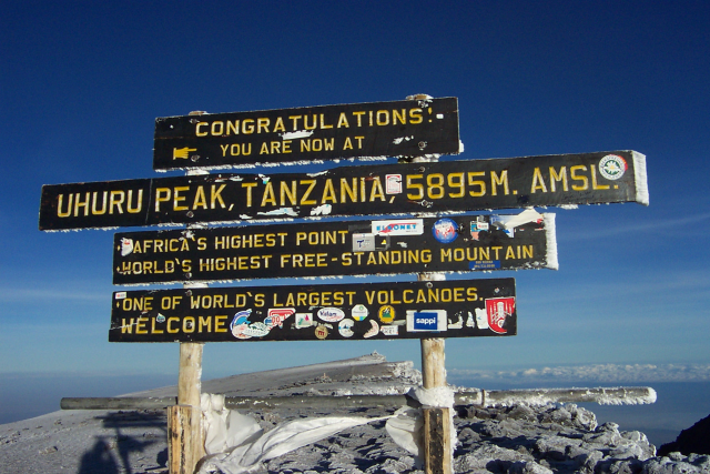 Kilimanjaro_Uhuru_Peak-SAFARI-CREW-TANZANIA