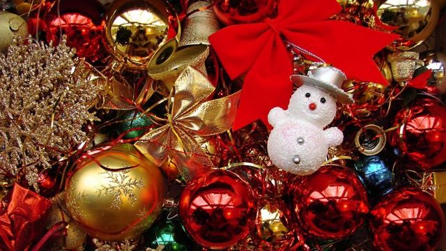 christmas-ornaments-wallpaper-6